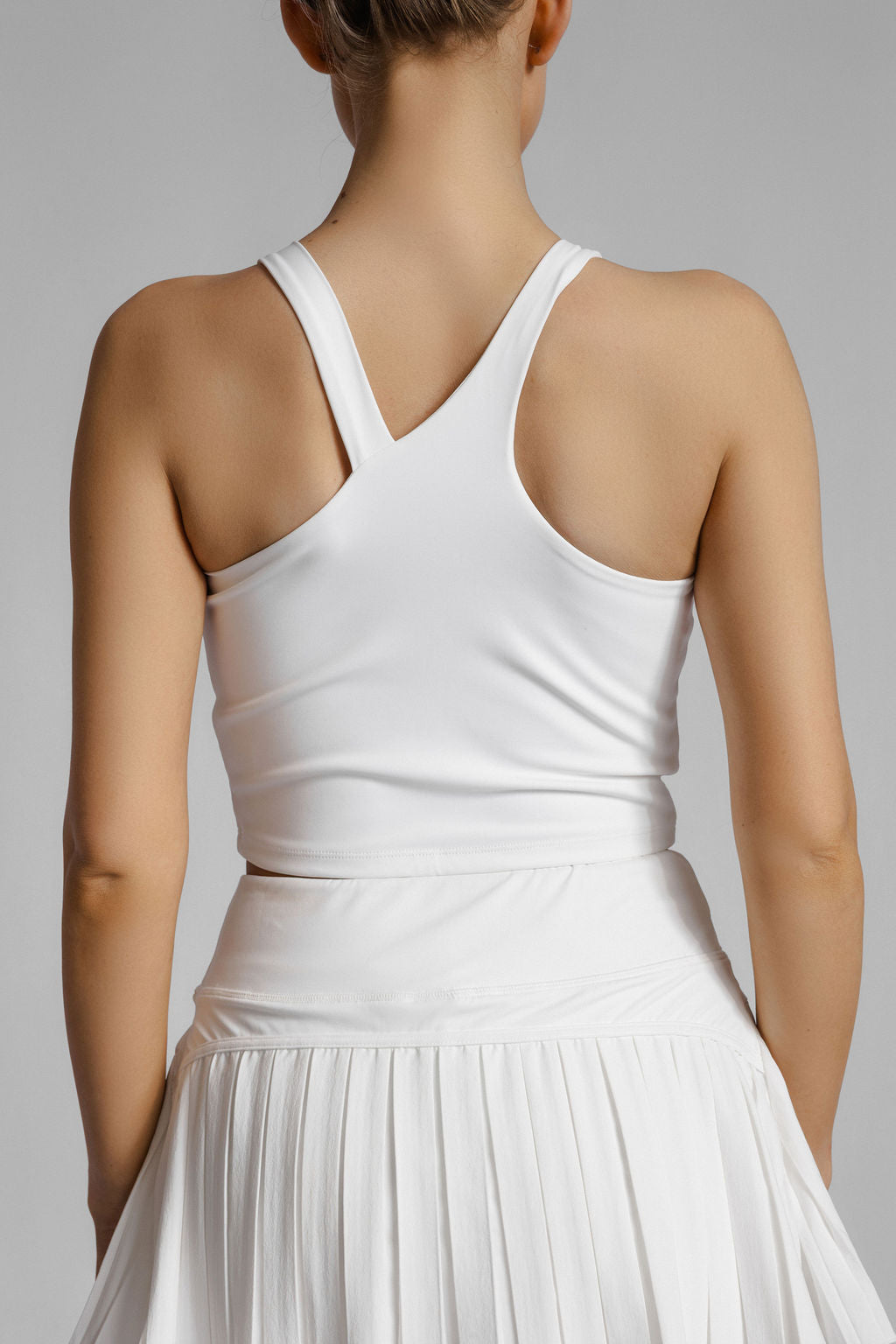 Baltos spalvos cropped top